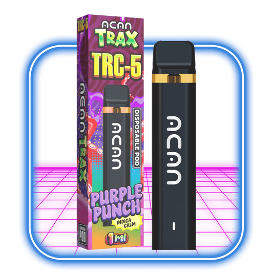 En 1 ml TRAX/TRC-5 Vape-pod för engångsbruk, märkt Acan, sitter bredvid dess färgglada låda med Purple Punch och Indica Calm-grafik. Den djärva rosa bakgrunden accentueras av en livlig blå fyrkantig kontur.