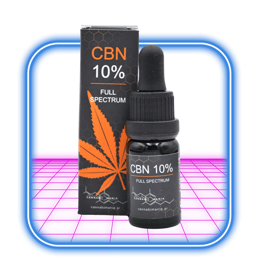 Cannabimania CBN-Olja 10%, med 1000 mg CBN i en 10 ml flaska, står framför dess förpackning prydd med ett orange cannabisblad och hexagonala mönster. Den är idealisk för aromaterapi, med en elegant design och en svart dropplock som framhäver dess förstklassiga kvalitet.