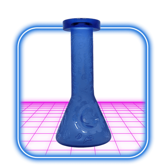 Dogg Lbs Everyday 5'' Hazely Beaker Hand Pipe i blått står på en glödande rosa yta, inramad av en rundad neonblå kant.