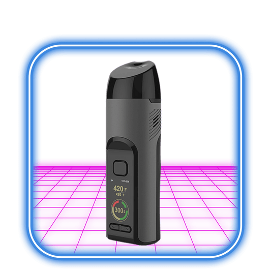 Blomsterkompisen | Stylo från Flowermate, en elegant svart och grå örtförångare med en digital temperaturdisplay, är centrerad på en rosa yta och omges av en glödande blå kant.