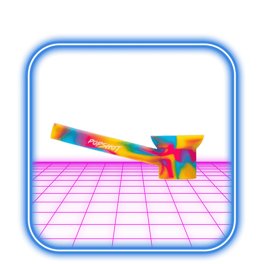 The Sunakin | PopShot - Sherbert, en tie-dye mönstrad pipe gjord av livsmedelskvalitet silikon, flyter över en glödande rosa yta med en blå rundad fyrkantig kant på en transparent bakgrund.