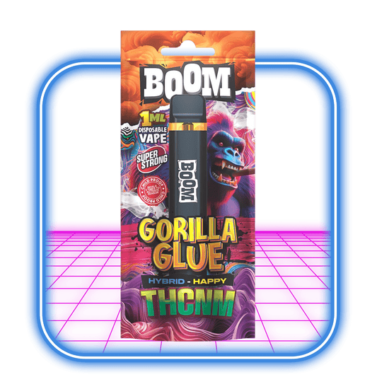 ACAN THCNM Boom Gorilla Glue (Hybrid) Vape 1ml har ett livfullt blått och rosa gorillakonstverk mot en glödande bakgrund, vilket visar upp den energiska dragningskraften hos denna unika cannabinoidblandning.