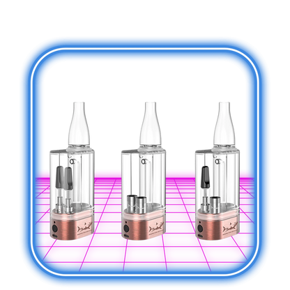 Tre transparenta cylindriska vapetankar med kopparbaser sitter mot en glödande rosa bakgrund i en blåkantad fyrkant. Varje tank, kompatibel med Hamilton PS1 510 Batteri, har en annan munstyckesstil, från smal till bred.