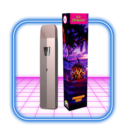En metallisk EL TRANKY vape (2 ml) märkt "Forbidden Fruit (Indica)" står bredvid dess färgglada låda, med neonrosa och blå tropisk dekor, och framhäver THCB + THCHO för en exotisk stil.