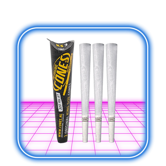 Ett svart och gult The Original Cones-paket, märkt Original KS3 King Size - 109 mm Cones - 3st, står bredvid tre förrullade koner. Den livfulla rosa bakgrunden har en kant i neonstil.