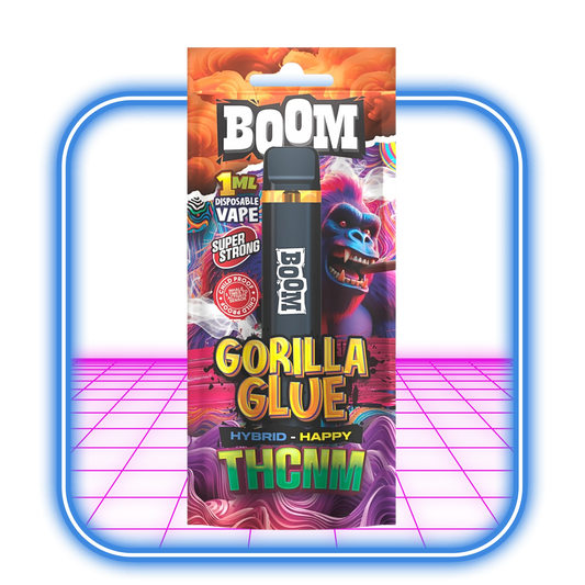 ACAN THCNM Boom Gorilla Glue (Hybrid) Vape 1ml har ett livfullt blått och rosa gorillakonstverk mot en glödande bakgrund, vilket visar upp den energiska dragningskraften hos denna unika cannabinoidblandning.