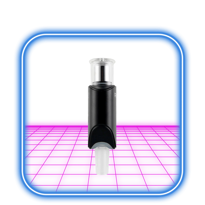 XMAX | Riggo - Svart vaporizer, i svart och silver med en vit avsmalnande ände, är centrerad inom en glödande blå och rosa rektangulär ram på en neonrosa yta.