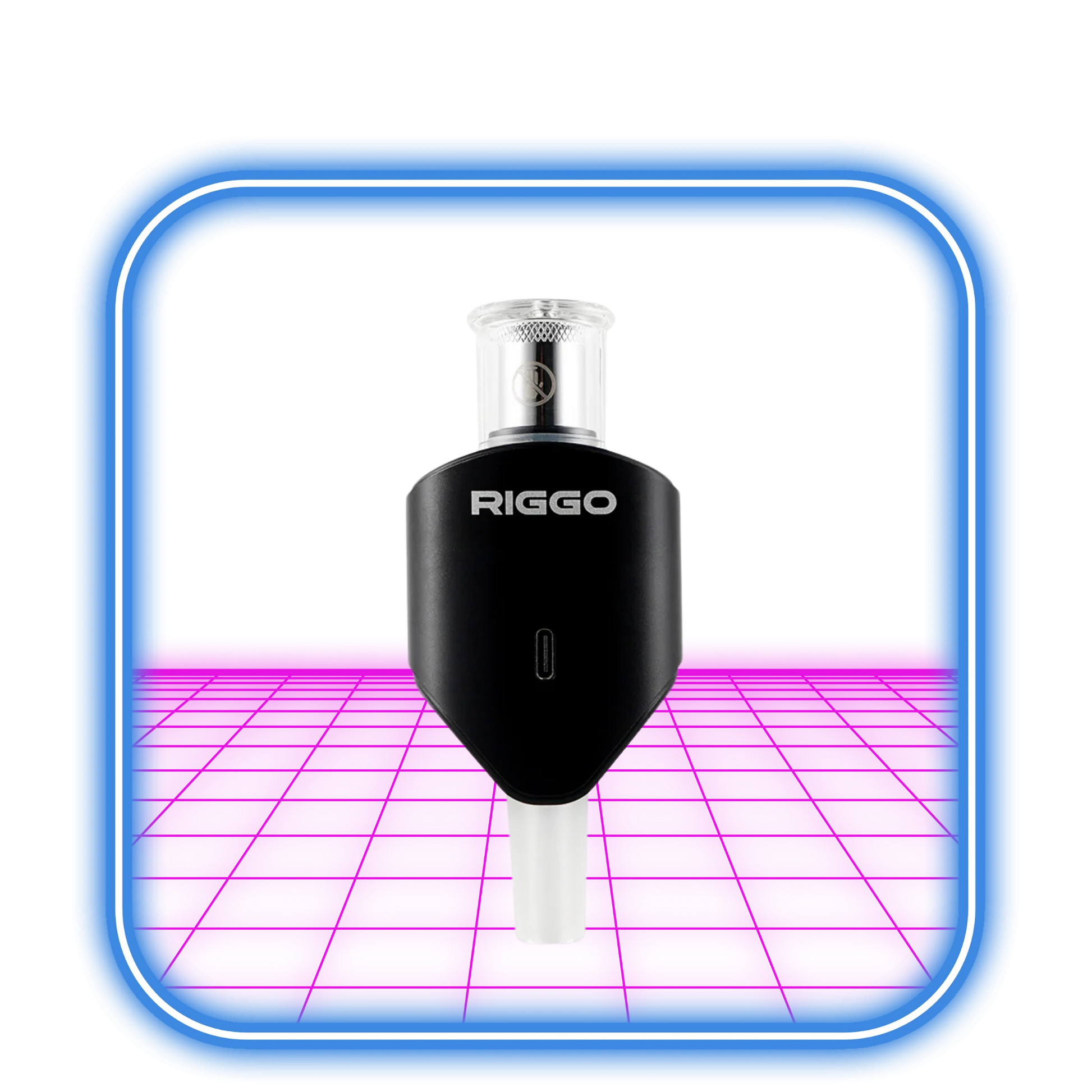 En svart XMAX | Riggo - Svart vaporizer står upprätt, centrerad i en glödande blå ram ovanpå en levande rosa upplyst yta, med en silver topp och vit bas med XMAX-märket.